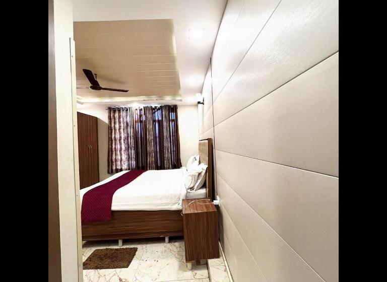 هتل Mauji S Legacy