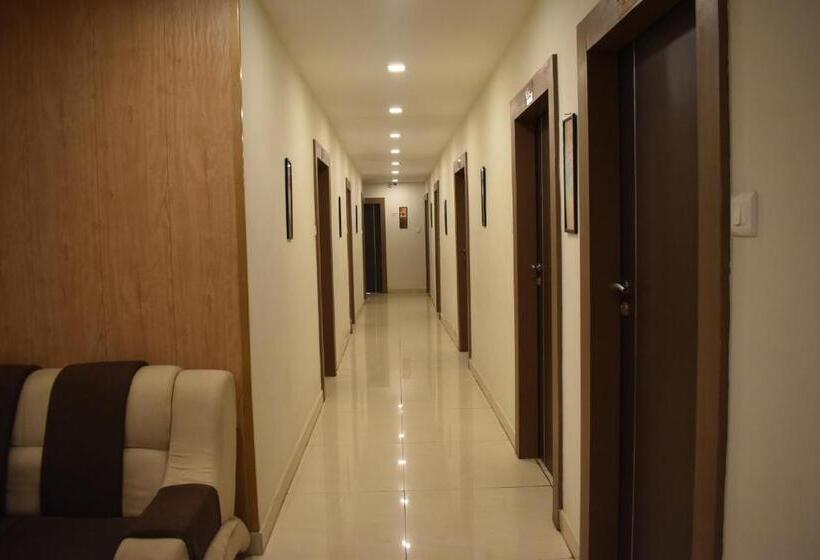 هتل Mauji S Legacy