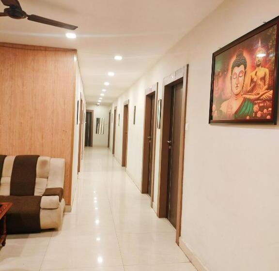 هتل Mauji S Legacy