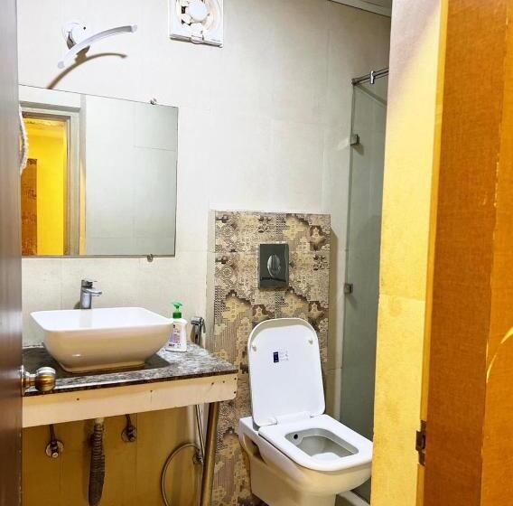 هتل Mauji S Legacy