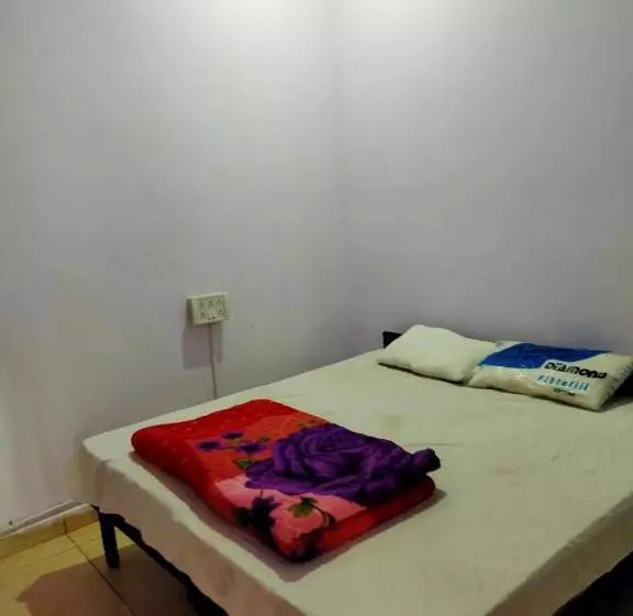 ホテル Oyo 86189 Glaxy