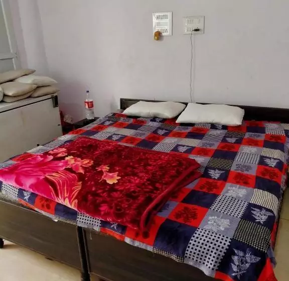 ホテル Oyo 86189 Glaxy