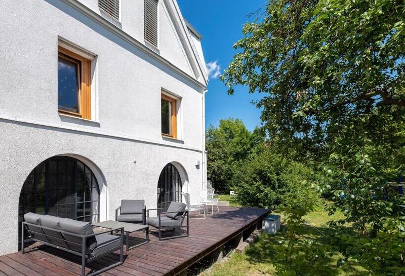 Tiny House, Podkrovní Apartmán A Apartmán S Výhledem Do Zahrady