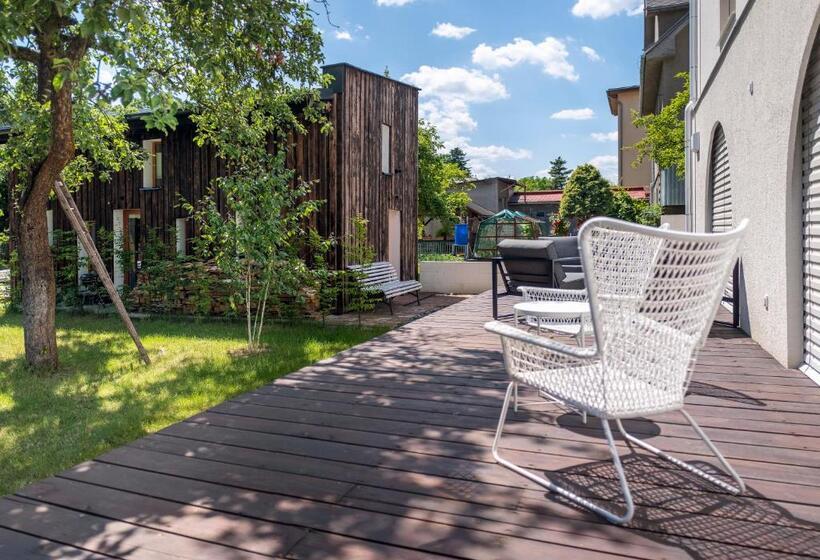 Tiny House, Podkrovní Apartmán A Apartmán S Výhledem Do Zahrady