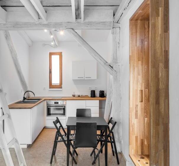 Tiny House, Podkrovní Apartmán A Apartmán S Výhledem Do Zahrady