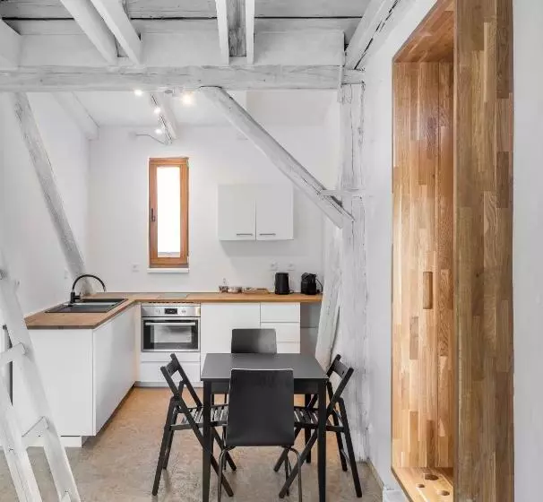 Tiny House, Podkrovní Apartmán A Apartmán S Výhledem Do Zahrady
