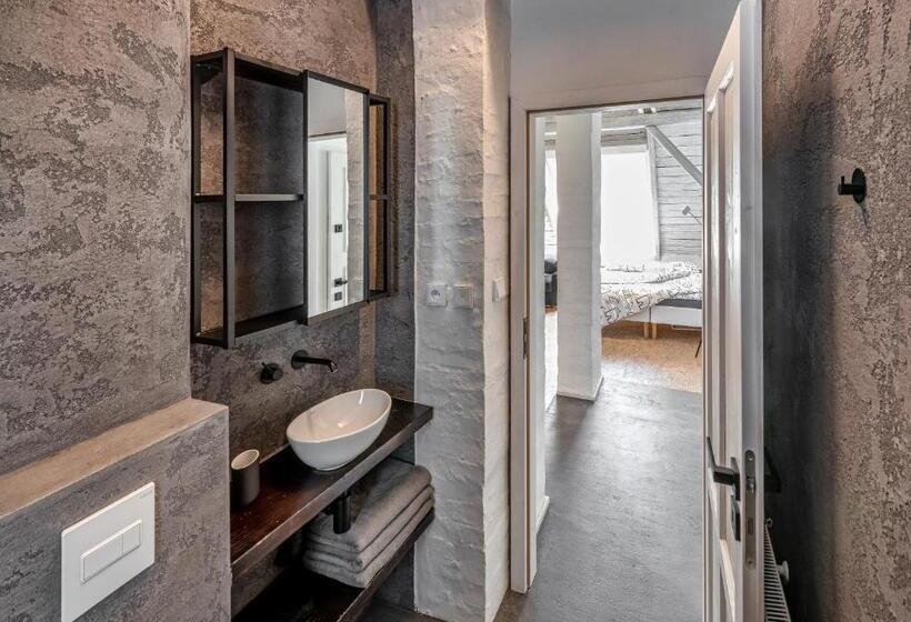 Tiny House, Podkrovní Apartmán A Apartmán S Výhledem Do Zahrady