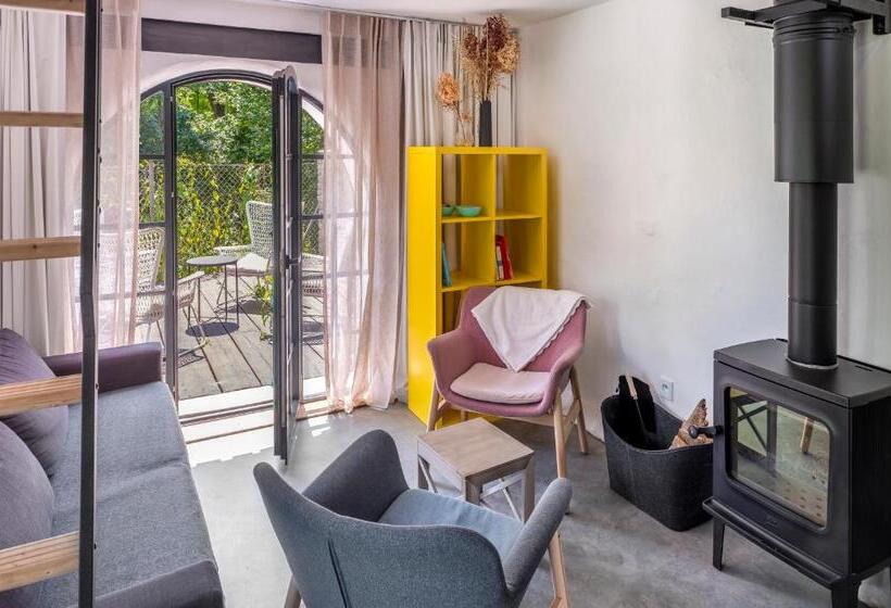 Tiny House, Podkrovní Apartmán A Apartmán S Výhledem Do Zahrady