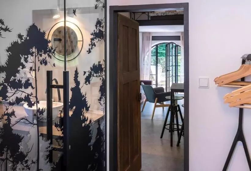 Tiny House, Podkrovní Apartmán A Apartmán S Výhledem Do Zahrady
