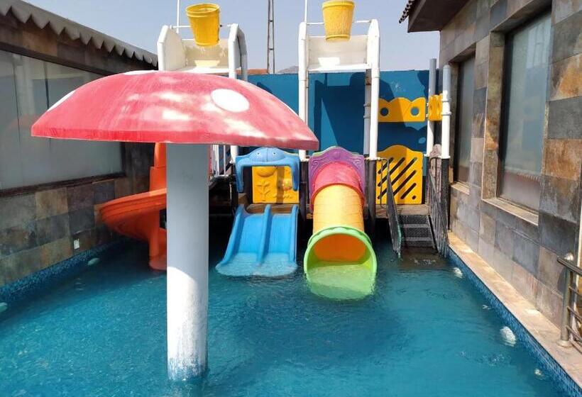 شاليهات الكوخ السويسري وأكوابارك