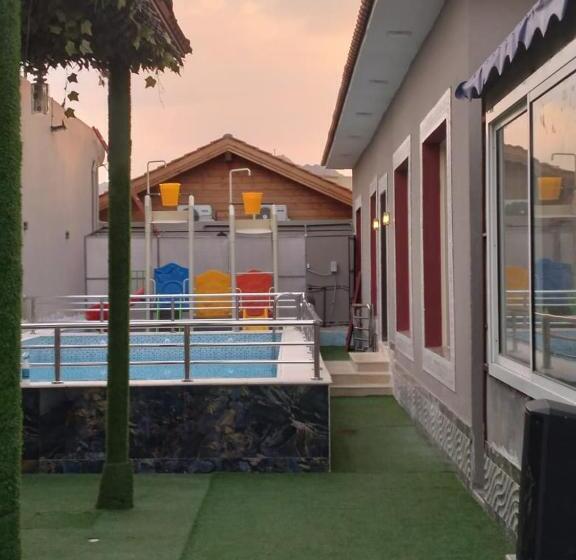 شاليهات الكوخ السويسري وأكوابارك