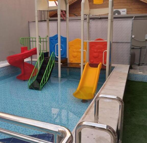 شاليهات الكوخ السويسري وأكوابارك