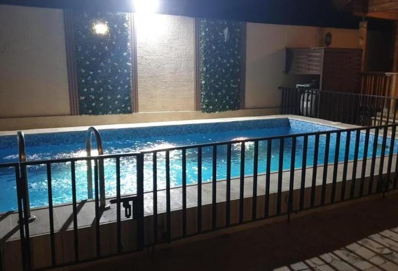 شاليهات الكوخ السويسري وأكوابارك