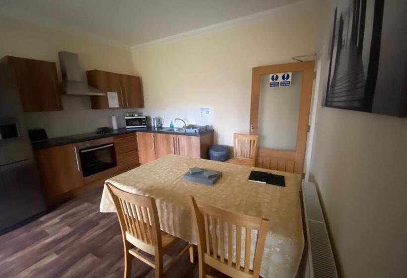 住宿加早餐  Little Ship Inn Rooms