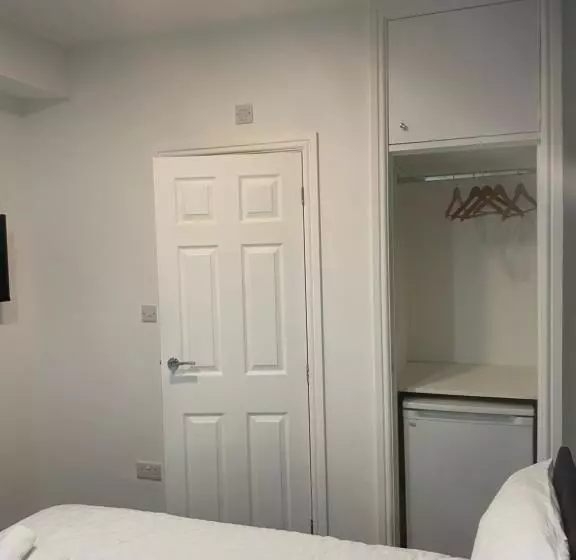 Luton Short Term Lets   Cardiff Road