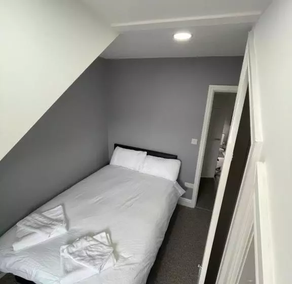 Luton Short Term Lets   Cardiff Road