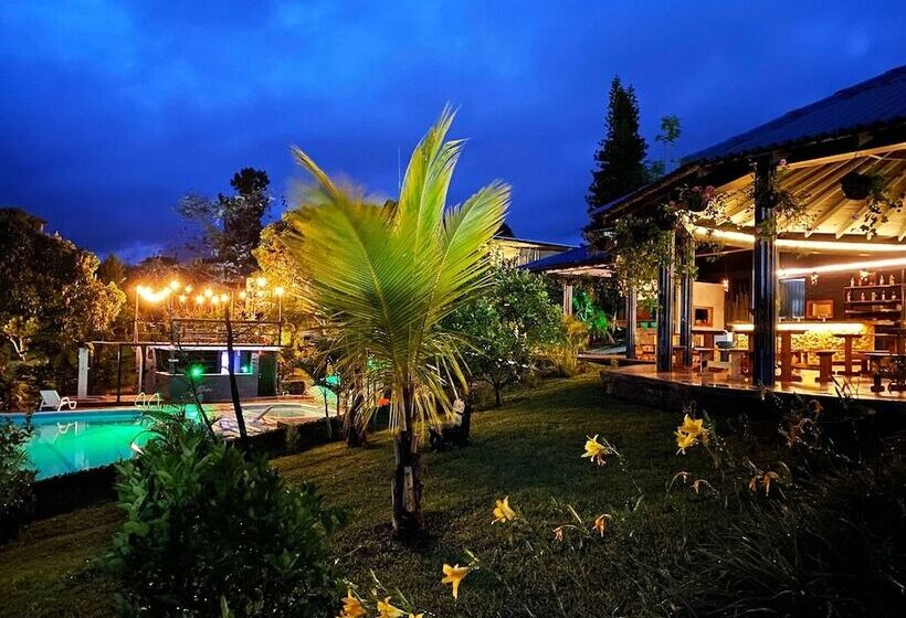 هتل Natural Luxury