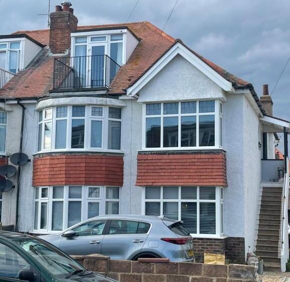 Lovely Bijou Loft Apt, One Road Back From The Sea