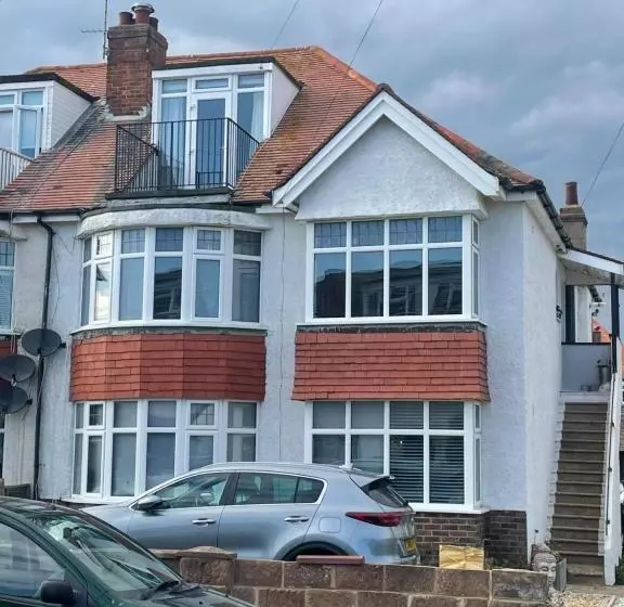 Lovely Bijou Loft Apt, One Road Back From The Sea