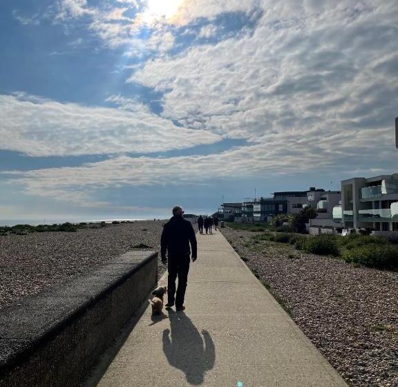 Lovely Bijou Loft Apt, One Road Back From The Sea