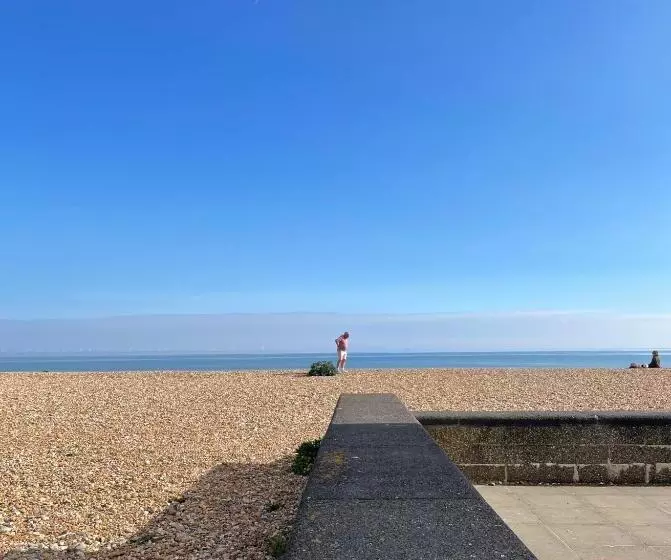 Lovely Bijou Loft Apt, One Road Back From The Sea