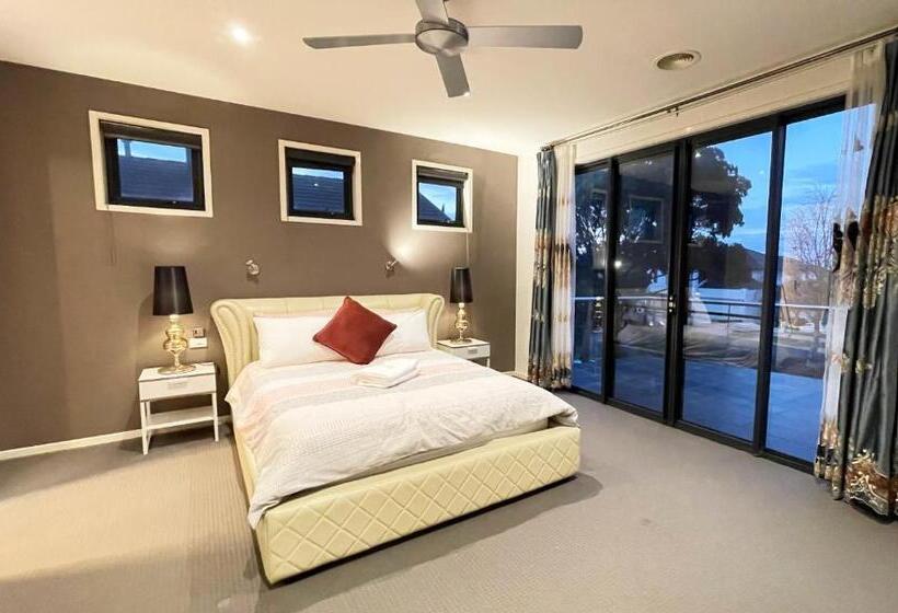 Luxury 7brm Entire House Lakeview Blackswans Wifi Bbq Resort