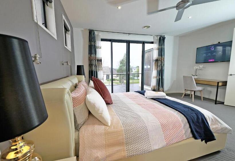 Luxury 7brm Entire House Lakeview Blackswans Wifi Bbq Resort