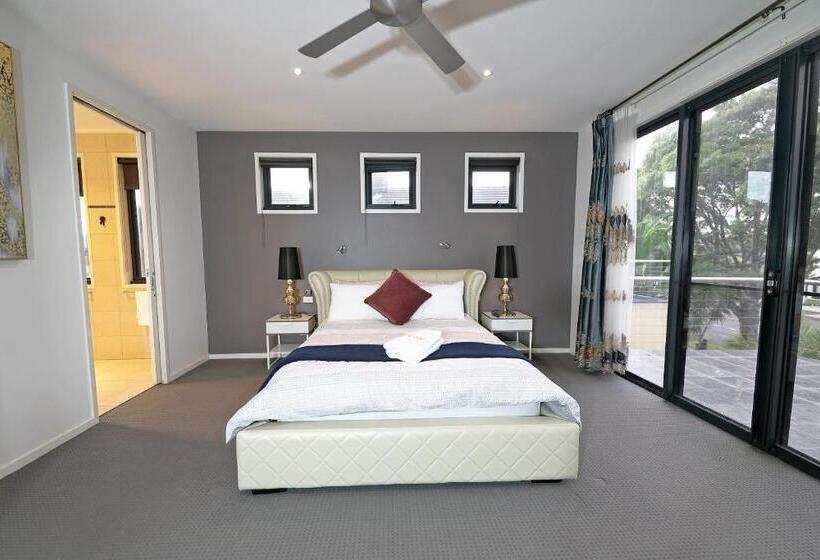 Luxury 7brm Entire House Lakeview Blackswans Wifi Bbq Resort