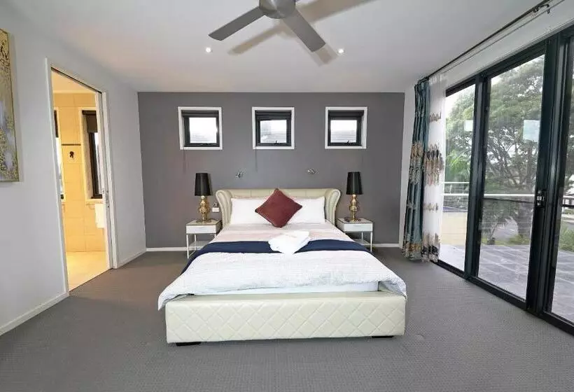 Luxury 7brm Entire House Lakeview Blackswans Wifi Bbq Resort