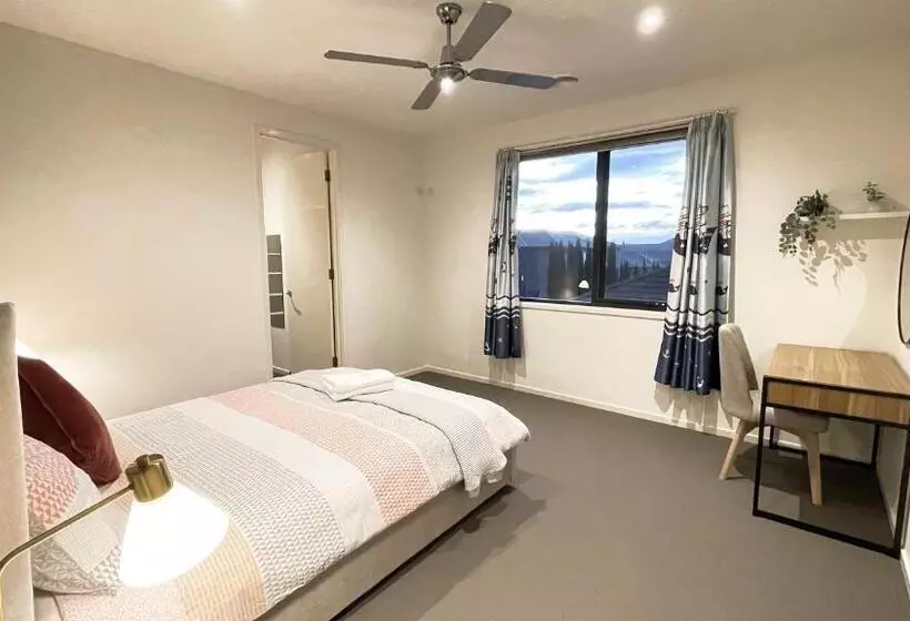 Luxury 7brm Entire House Lakeview Blackswans Wifi Bbq Resort