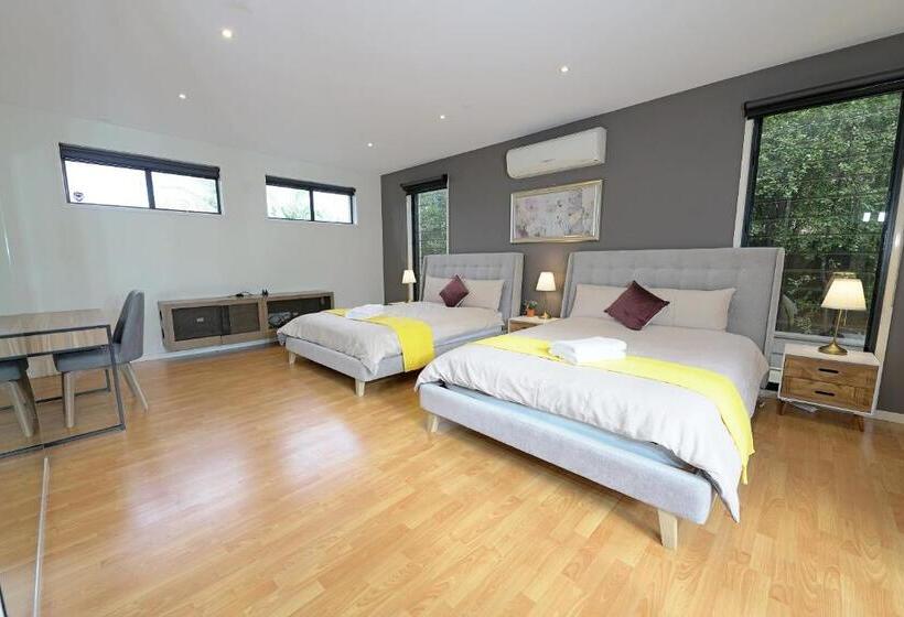 Luxury 7brm Entire House Lakeview Blackswans Wifi Bbq Resort