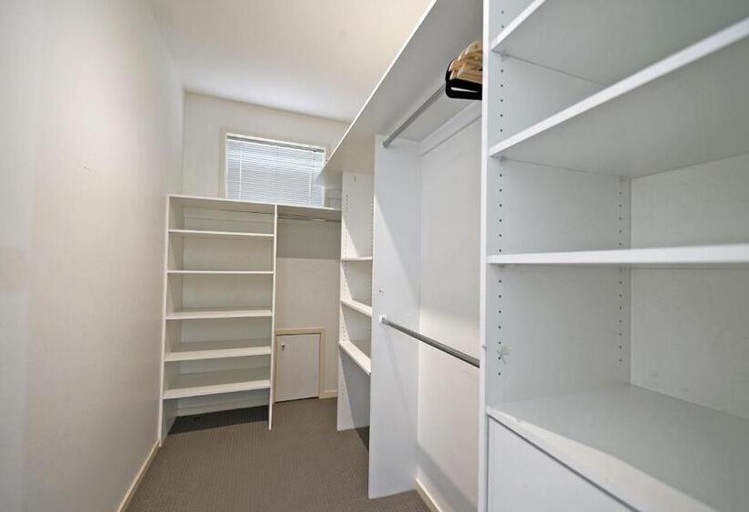 Luxury 7brm Entire House Lakeview Blackswans Wifi Bbq Resort