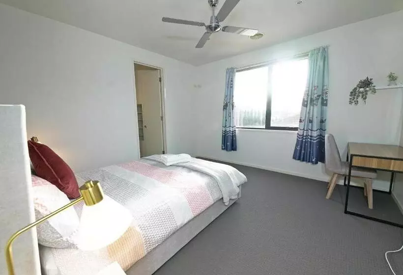 Luxury 7brm Entire House Lakeview Blackswans Wifi Bbq Resort