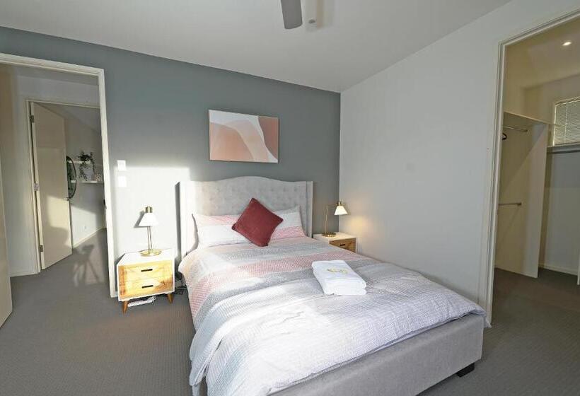 Luxury 7brm Entire House Lakeview Blackswans Wifi Bbq Resort