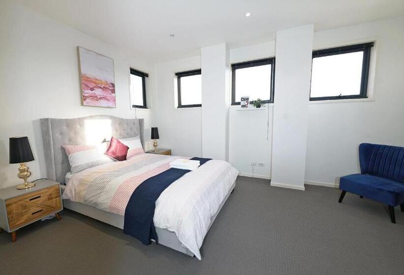 Luxury 7brm Entire House Lakeview Blackswans Wifi Bbq Resort