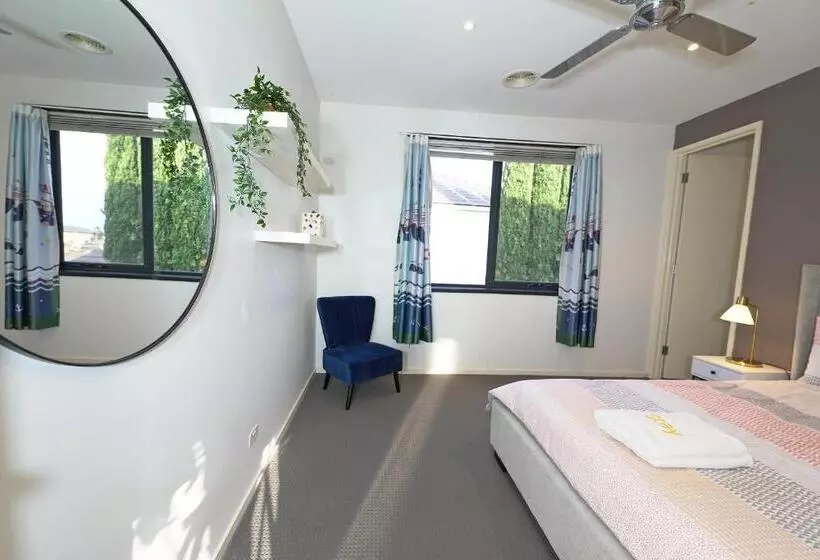 Luxury 7brm Entire House Lakeview Blackswans Wifi Bbq Resort
