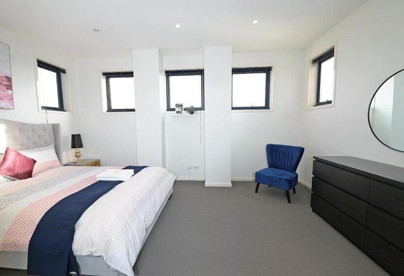 Luxury 7brm Entire House Lakeview Blackswans Wifi Bbq Resort