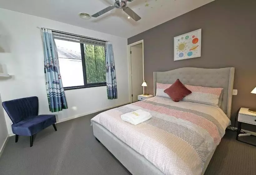 Luxury 7brm Entire House Lakeview Blackswans Wifi Bbq Resort