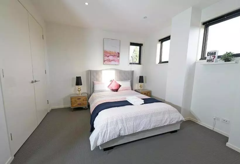 Luxury 7brm Entire House Lakeview Blackswans Wifi Bbq Resort