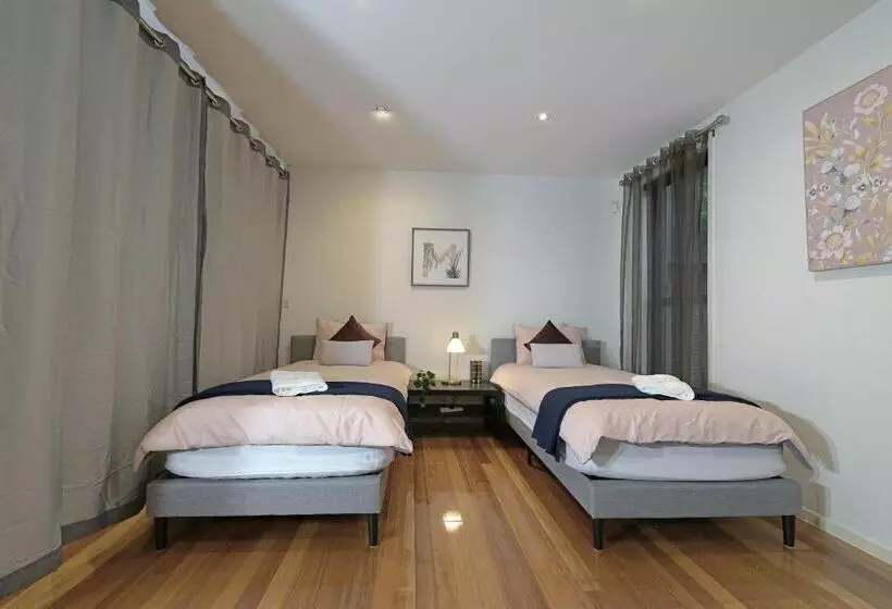 Luxury 7brm Entire House Lakeview Blackswans Wifi Bbq Resort