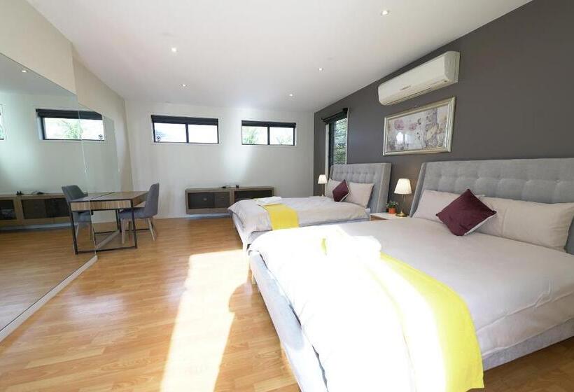 Luxury 7brm Entire House Lakeview Blackswans Wifi Bbq Resort