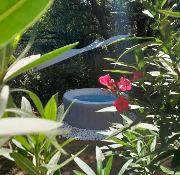 Majatalo Suite Avec Jardin Entre Aix En Provence, Luberon Et Verdon