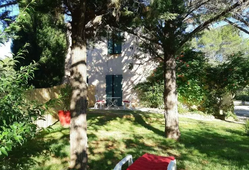 Majatalo Suite Avec Jardin Entre Aix En Provence, Luberon Et Verdon