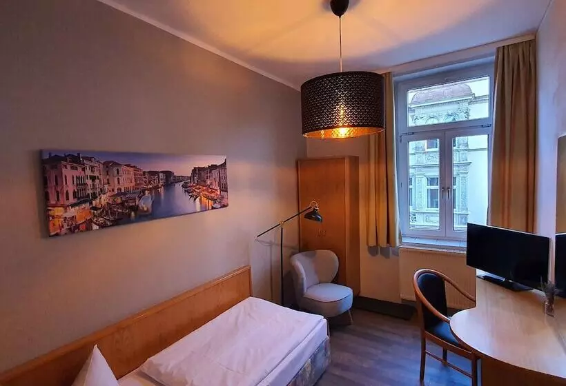 Hotelli Friedensbruecke