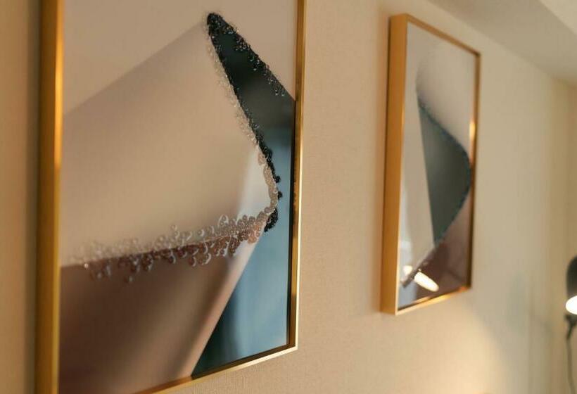 Osaka Sunshine Tower82