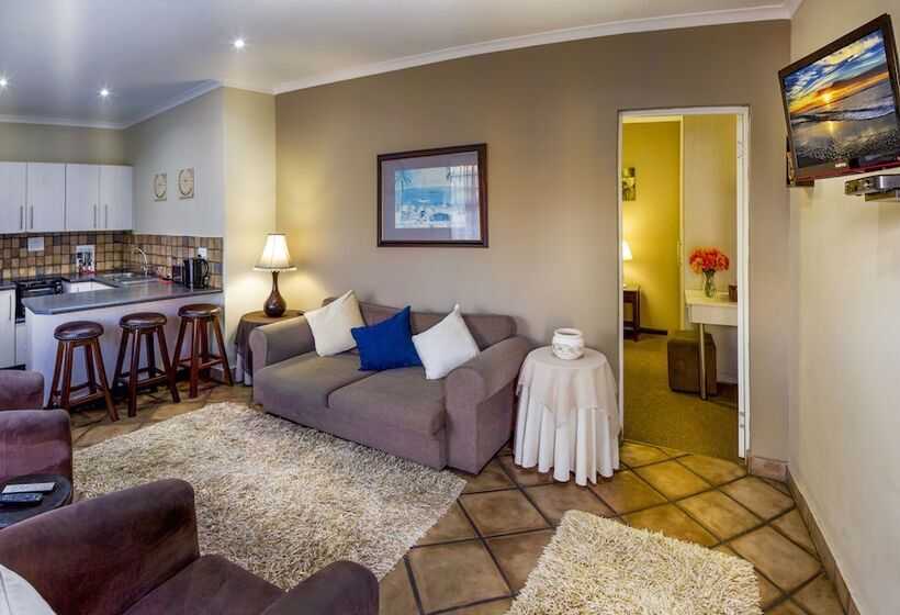 Пансион Room In B&b   Cozy Guest Room With Double Bed, Sofa Bed And Kitchen, Near Port Elizabeth