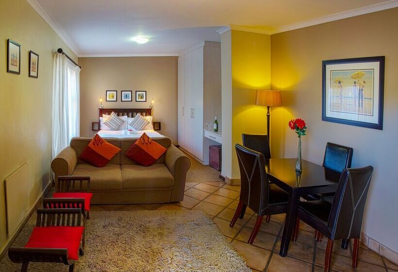 Пансион Room In B&b   Cozy Guest Room With Double Bed, Sofa Bed And Kitchen, Near Port Elizabeth