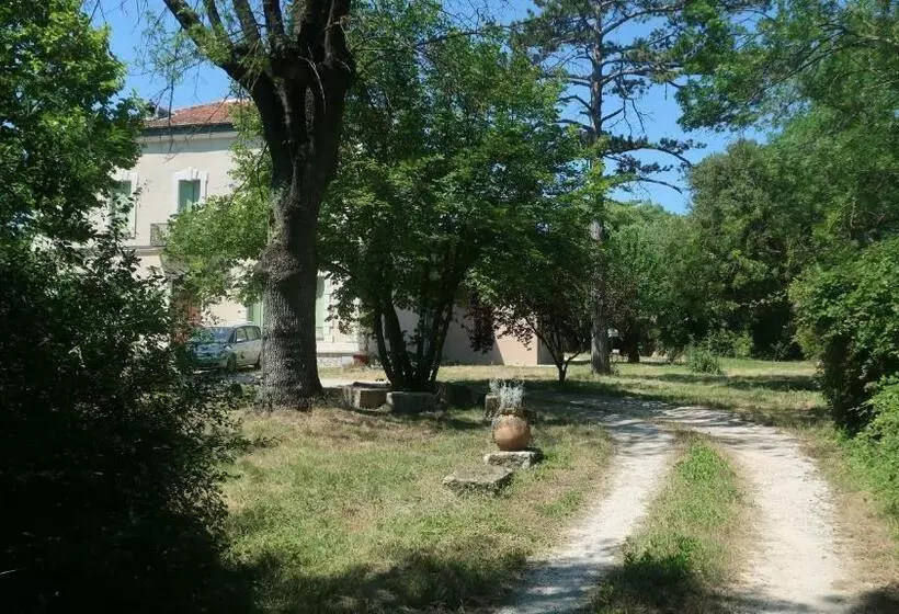 Majatalo Petit Gîte Familial Au Domaine De Valmont