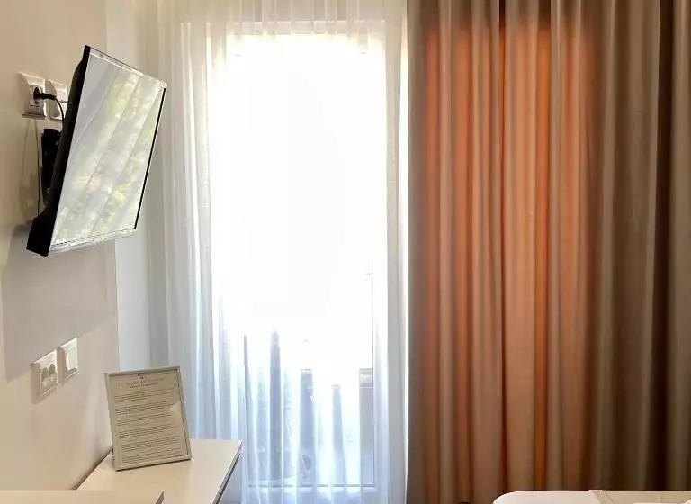 ペンション Vila Llanaj
