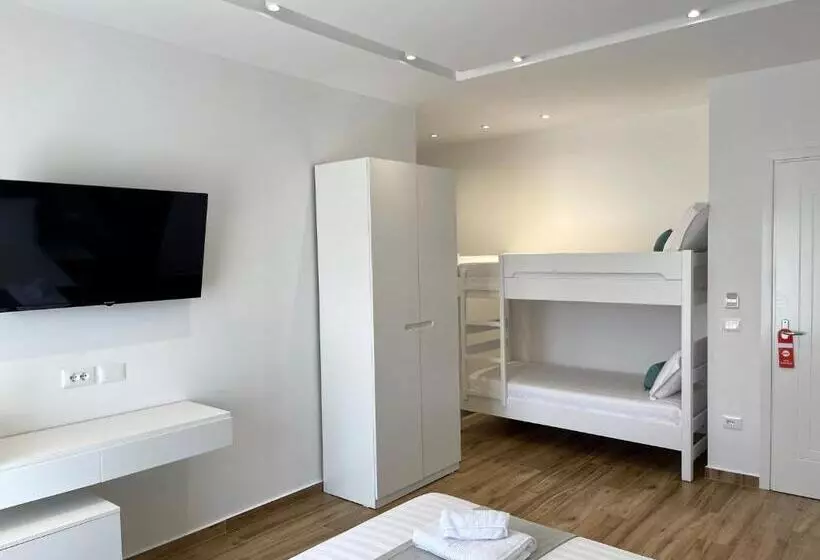 ペンション Vila Llanaj